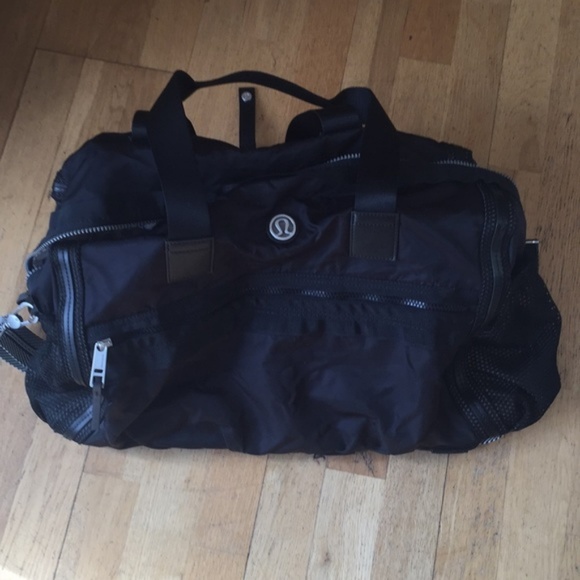 !!!SOLD!!!! Lululemon Weekend Warrior duffel - Picture 6 of 7